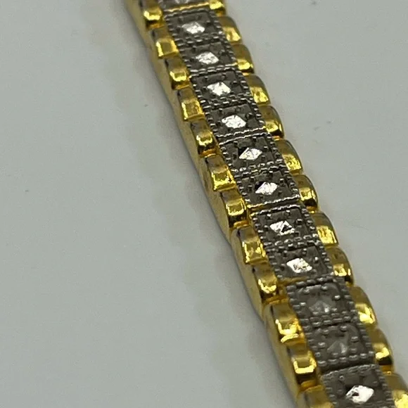 Vintage Gold Tone Bracelet with Intricate Detailing - Picture 11 of 16